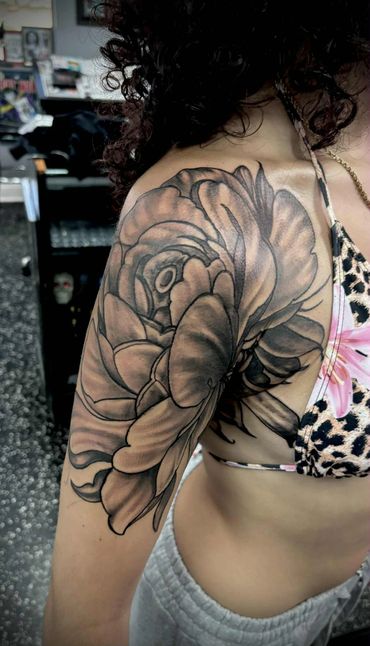 awesome black and grey flower tattoo for women cool tattoo design fyp viral new tatted tattooed