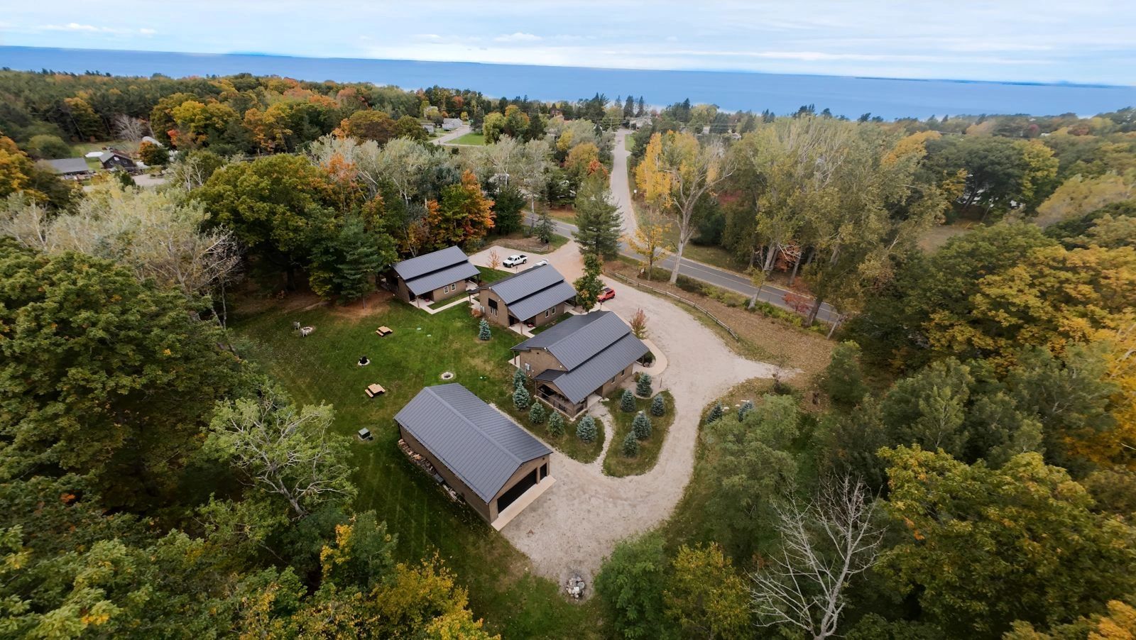 A peaceful boutique stay near Tunnel of Trees, Harbor Springs, and Lake Michigan.