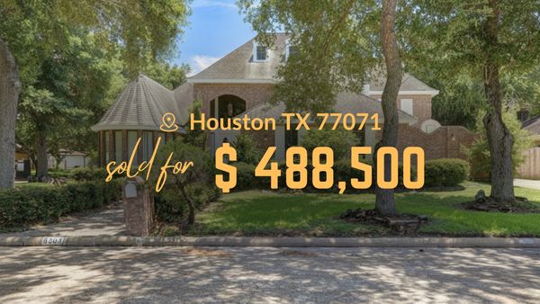 Spacious 4,662 sq ft Frontenac estate featuring a private owner’s study & high-end second-floor den.