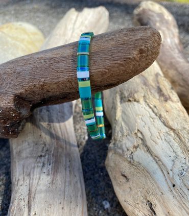 Flat glass bead bracelet