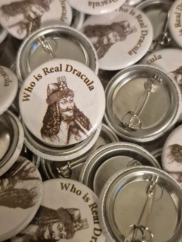 Custom badge with book title.