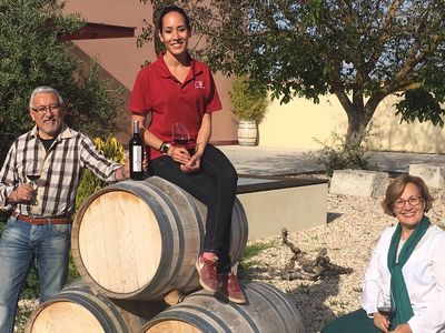 Bodega Sarmentero - Ángel Luis López, María López Repiso, y Amparo Repiso Vallejo