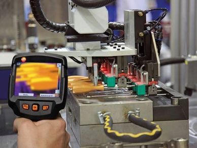 cámara termográfica industrial para detección temprana de problemas en equipos y maquinarias.