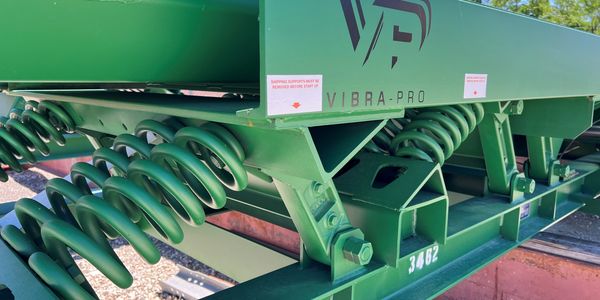 Heavy-Duty vibrating conveyor from VIBRAPRO