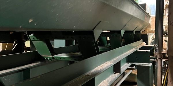 Light-duty vibrating conveyor from VIBRAPRO
