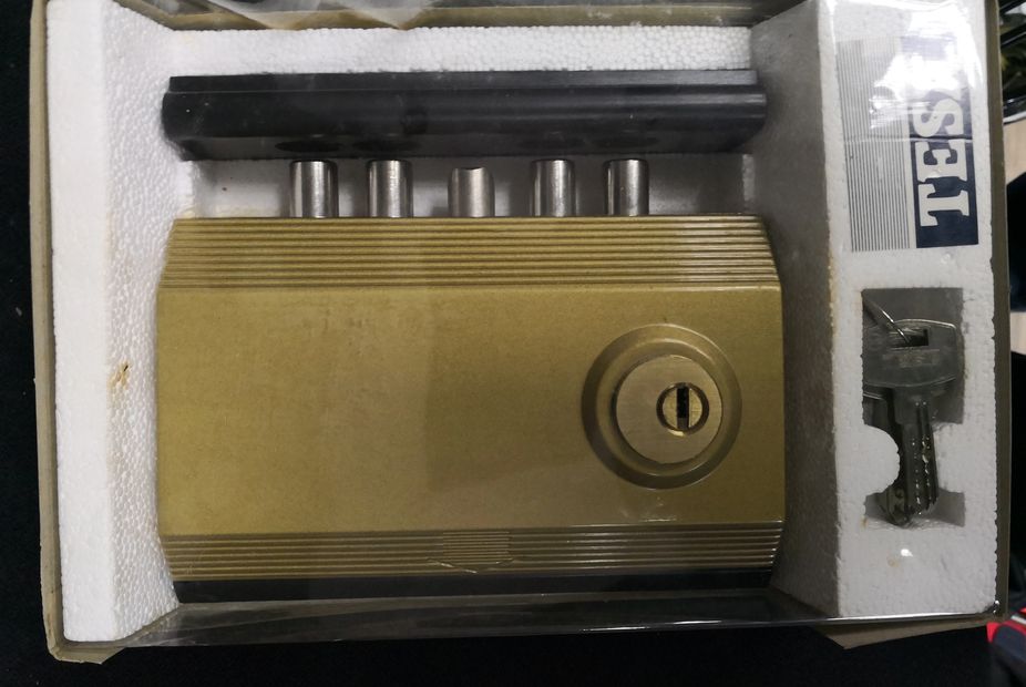 TESA夾萬匙大門鎖