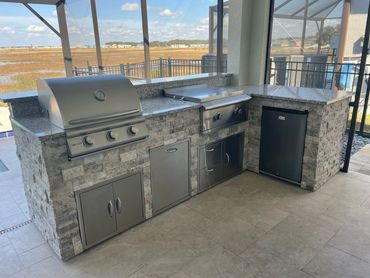 Outdoor Kitchen with bar top