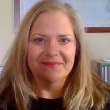 Portrait photo of a woman smiling