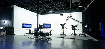 Cyc wall, video studio, lighting grid