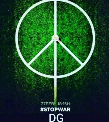 Symbole de paix lumineux sur fond vert avec message #STOPWAR.