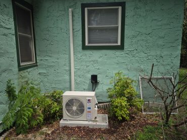 Gree 9000 BTU heat pump installed in a master bedroom.