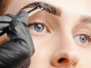 Brow tinting
