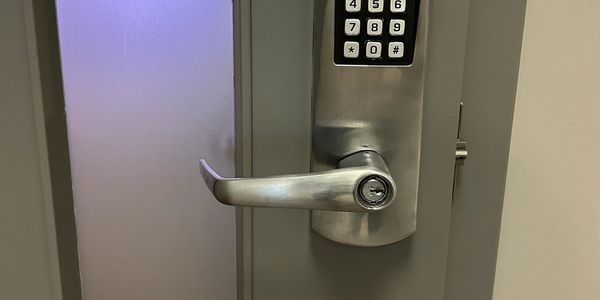 Smart lock and keypad entry system for secure commercial access control in Toronto.