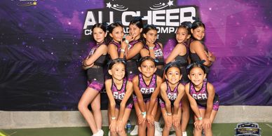 Gimnasia y cheerleading. Seahawks all stars Bogotá. Club de porrismo, clases de gimansia