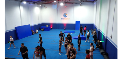 Gimnasia y cheerleading. Seahawks all stars Bogotá. Club de porrismo, clases de gimansia