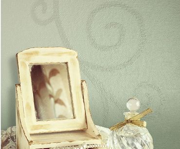 Cam Tekstili Duvar Kağıtlarında desen kabartmalı modeller de vardır.