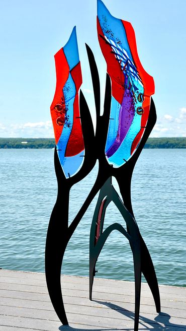 Title: Sea Grasses
Dimensions: 75″ H, 29″ W, 26″ D
Fused glass and Metal
