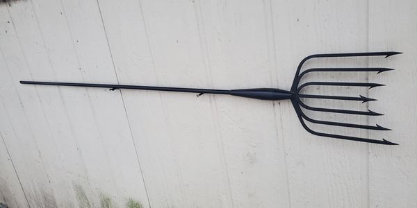 Basic spears are a one-piece square tine, with a straight 1/2" handle, welded steel construction, 8