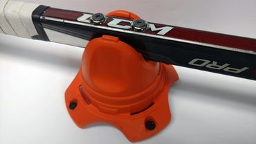 Hockey-Dot Heavy Build close p