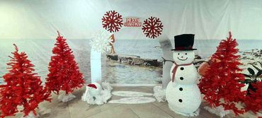 Fun snowman themed Christmas photo wall at Auckland shopping mall.