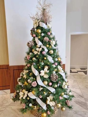 Blush, grey, ivory, and gold custom themed Christmas tree at Airedale Boutique hotel on Queen St.