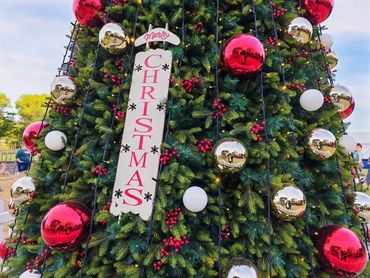 Closeup of 6m outdoor tree at Glenbrook Vintage Railway featuring 15cm and 25cm red & gold baubles