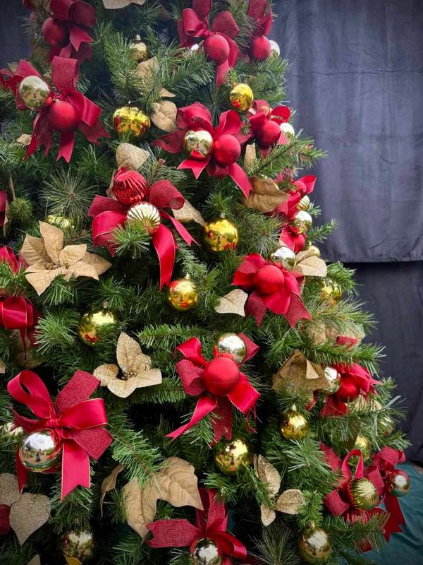 Closeup of our fancy bows and baubles on Christmas tree with no berries.