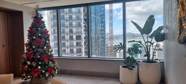 Luxury free and gold Christmas tree in CBD office