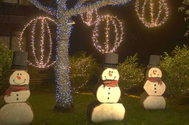 Log snowmen with tree wrapping & Xmas light hoop spheres.