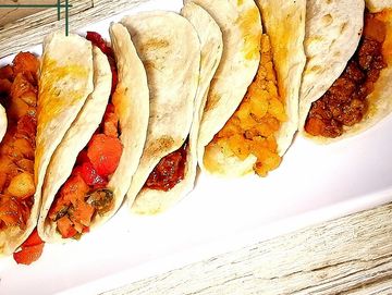 Orden de 5 Tacos Surtidos en Harina, chicharron, picadillo, desebrada, papa con chorizo y salchicha
