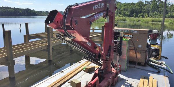 Knuckle boom crane on work barge