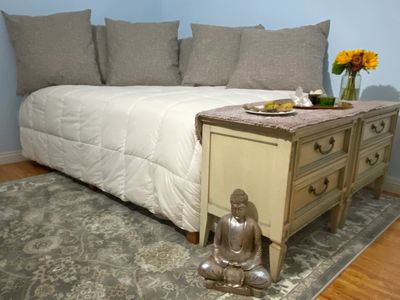 The setting of your best QHHT regression session in a lovely room with tranquil blue walls, oak floo