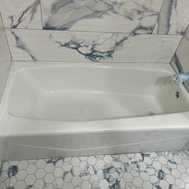 Reglazed standard porcelain tub.