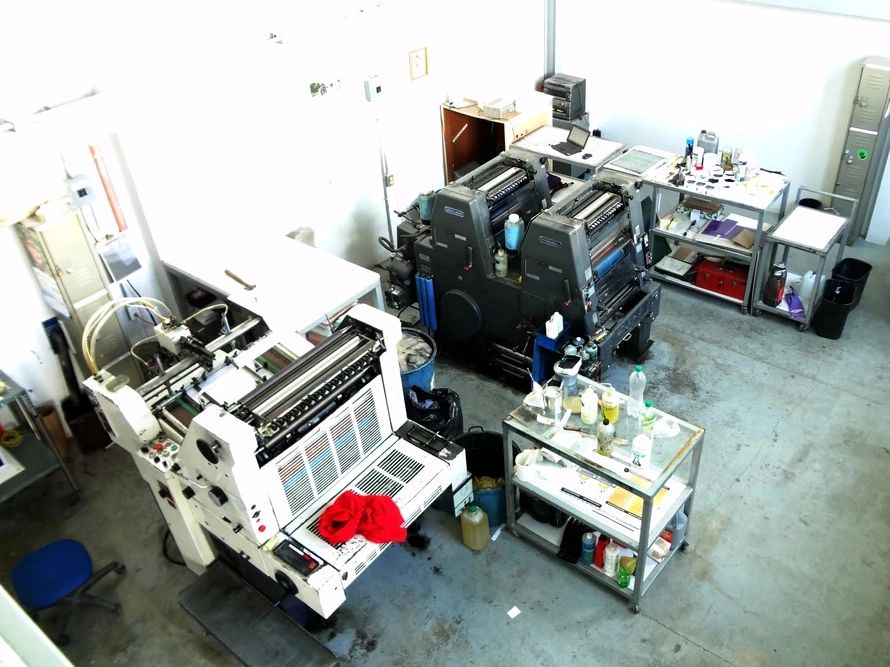 Equipos Adast y Heildelberg para impresión en offset