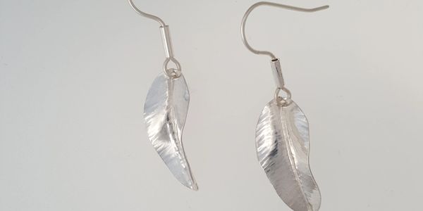 Fine Silver Fold Formed Leaf Earrings
Hand made in Manitoba
Made in Canada