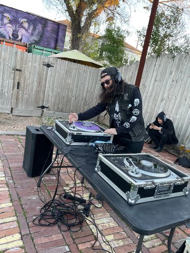 Grave City spins noise at all markets