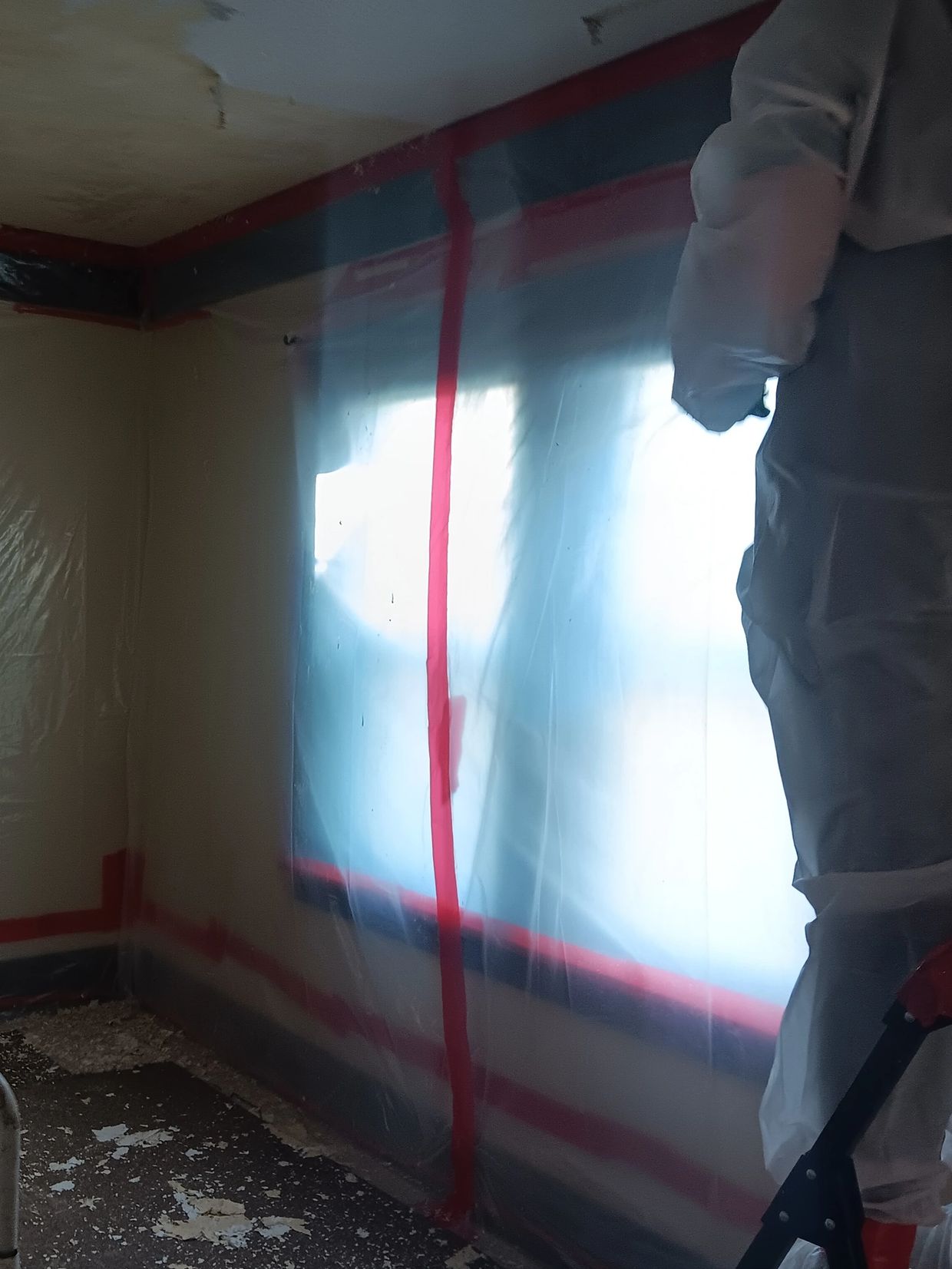 Popcorn ceiling scrape
