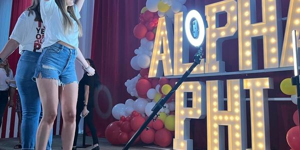 Girls on 360 photo booth