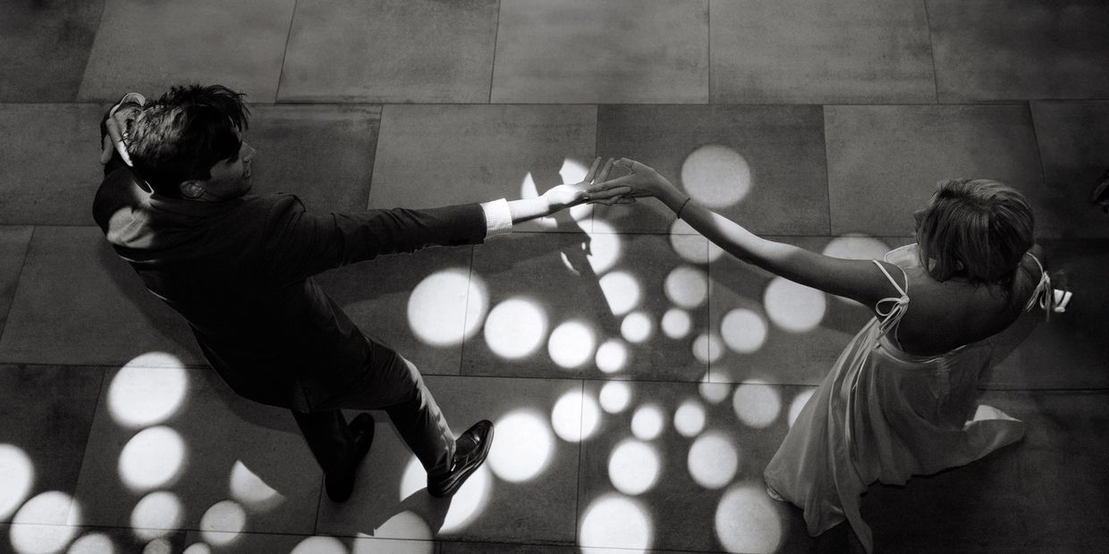 Couple  dancing with lighting on floor by www.lauraperezphotography.com
