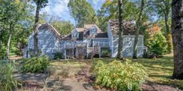 The grounds of the luxury villa rentals at the Norwich Inn and Spa