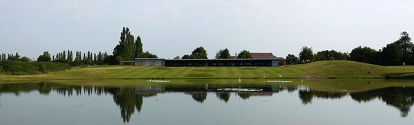 The lake and driving range at stonebridge - Midlands Golf Trackman