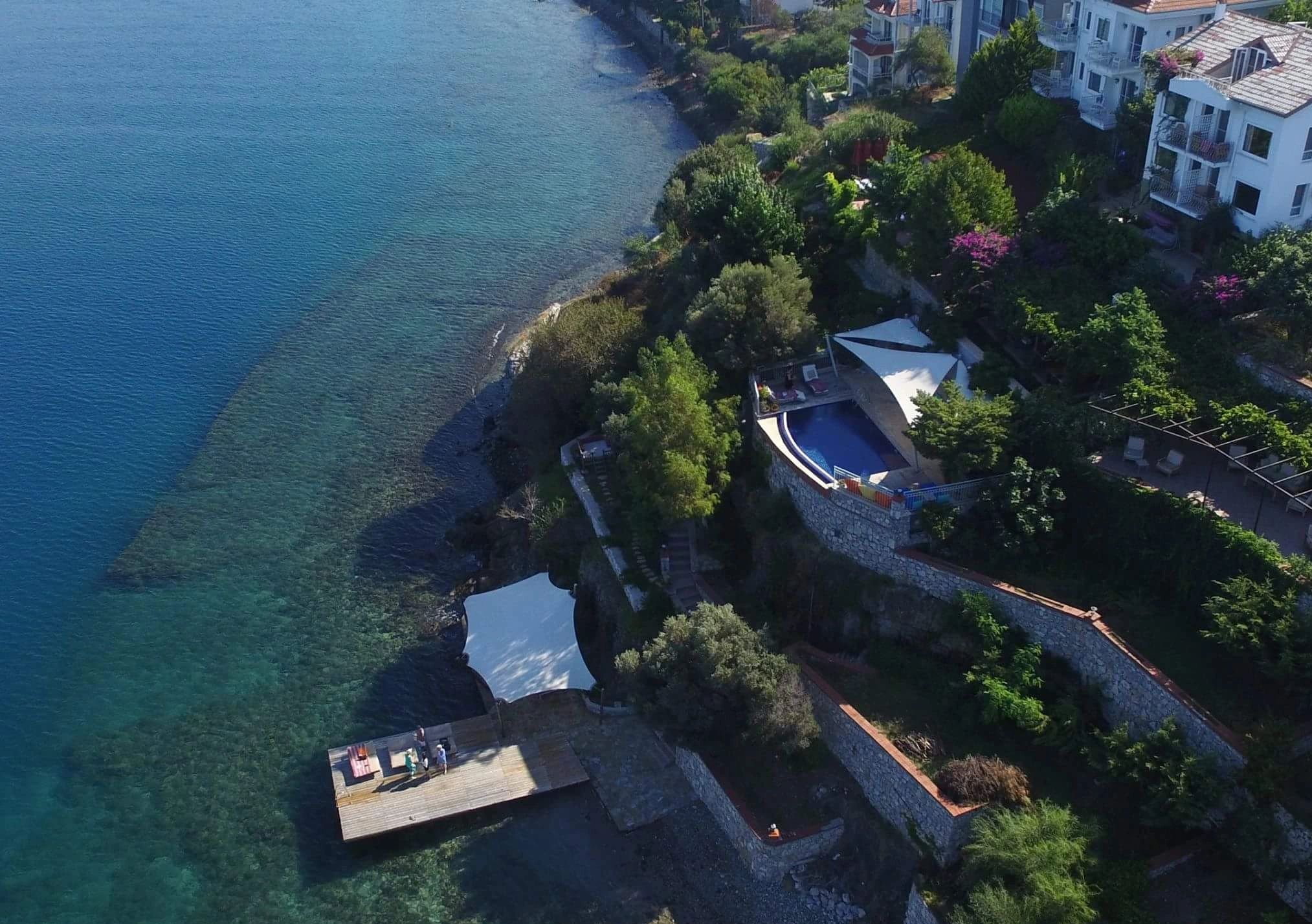 Ece Butik Otel Fethiye Şövalye Adası 'nda 1994 yılından beri hizmet veren bir ada oteli. 