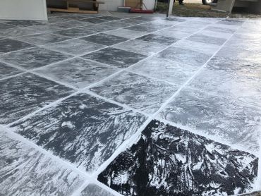 Decorative pointed flagstone concrete pattern