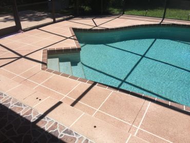 Pool deck with pointed flagstone