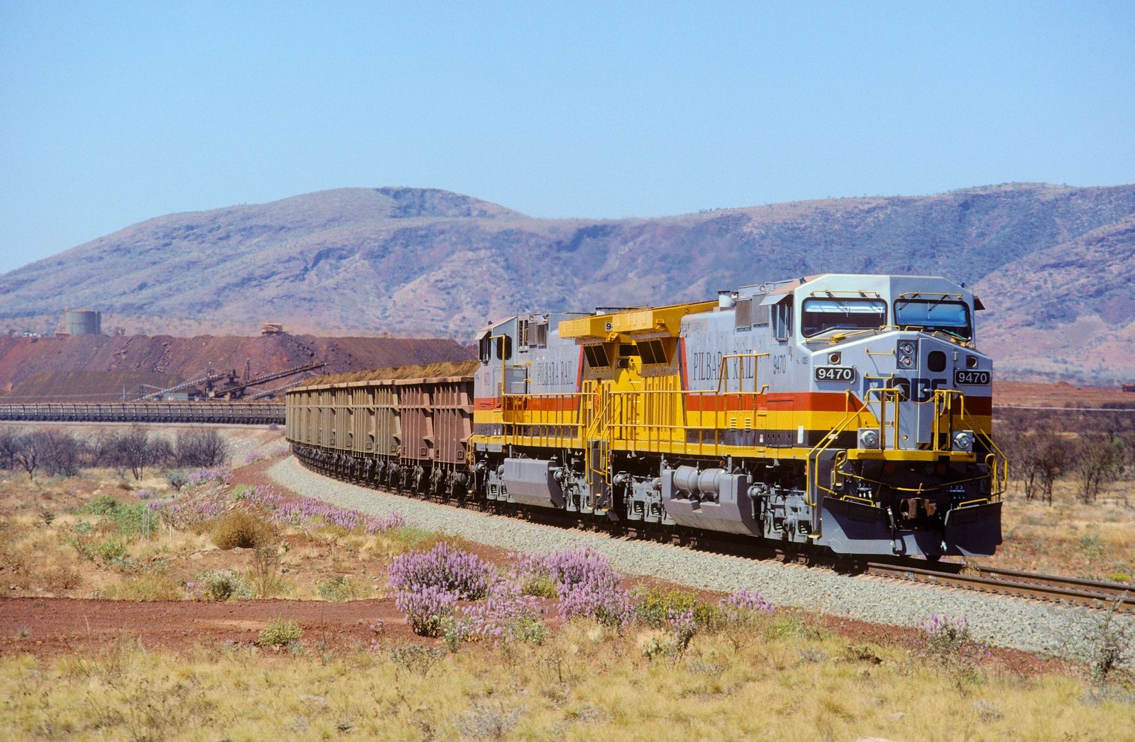 Automated train for transporting mineral resources
