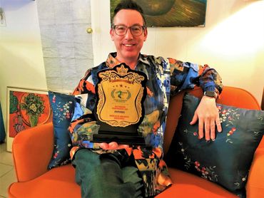 Mike Breyer wins Best Director for Enipheres at the Roshani International Film Festival