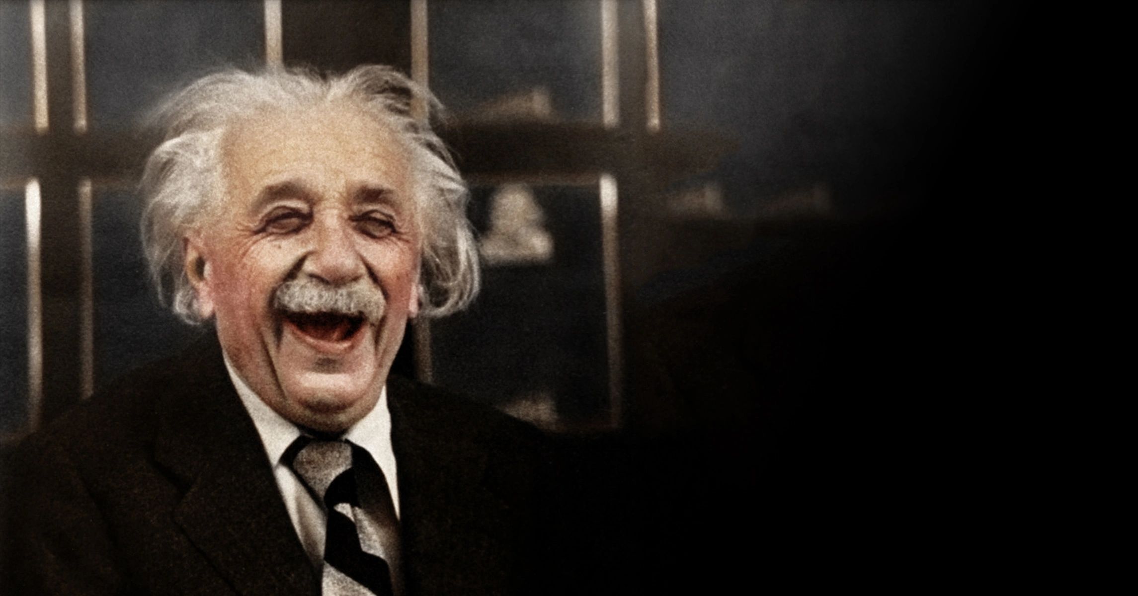 Альберт Эйнштейн с языком