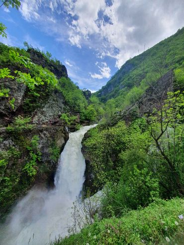 White Drin spring and waterfall