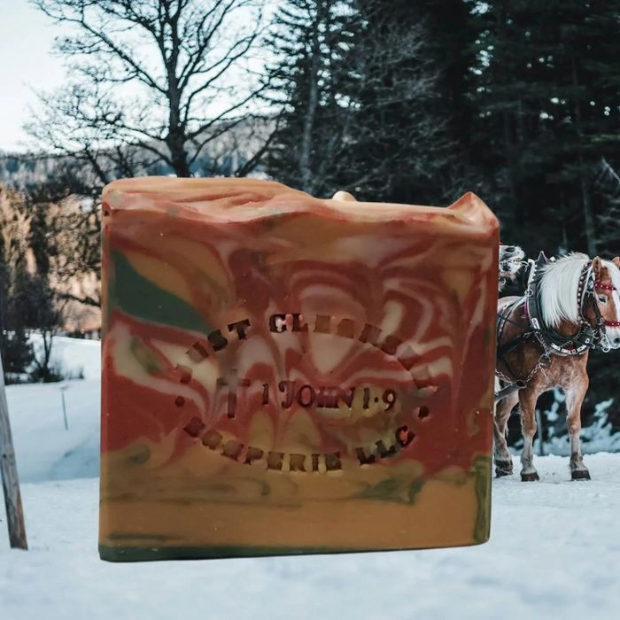 Sleigh Ride. It is red, white, green and gold and is scented with a fragrance called Christmas Fir