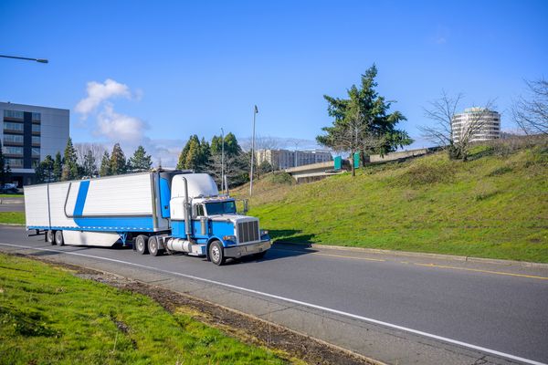 Classic bonnet American big rig diesel efficient semi truck